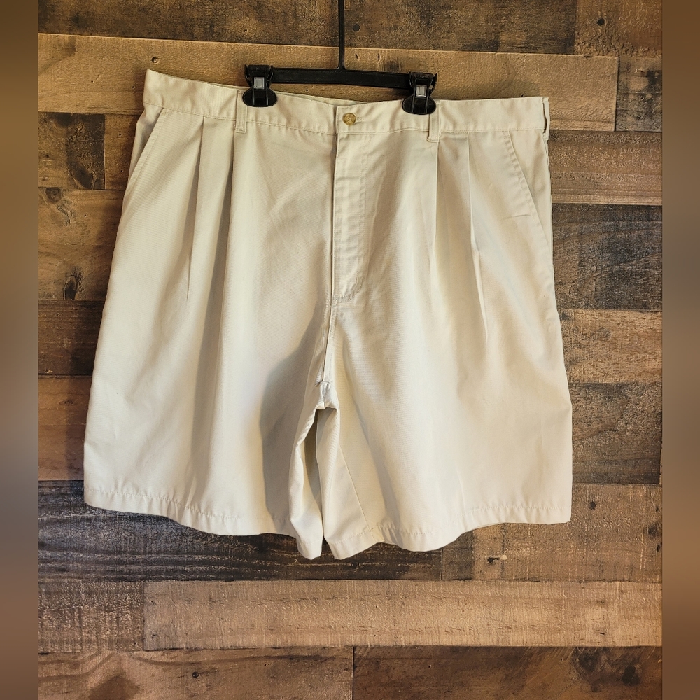 Vintage Highland Outfitters Pleated Khaki Chino Shorts Mens Size 40